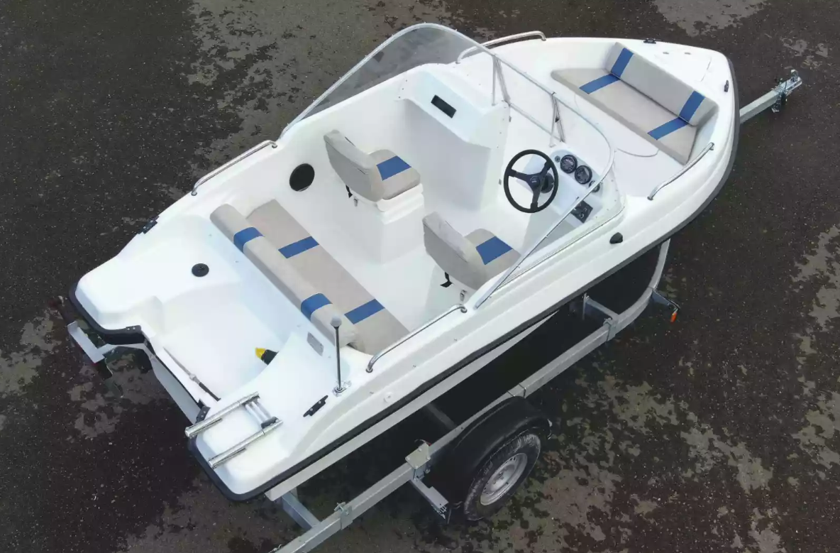 Стеклопластиковый катер Wyatboat-3 DC Open в Санкт-Петербурге