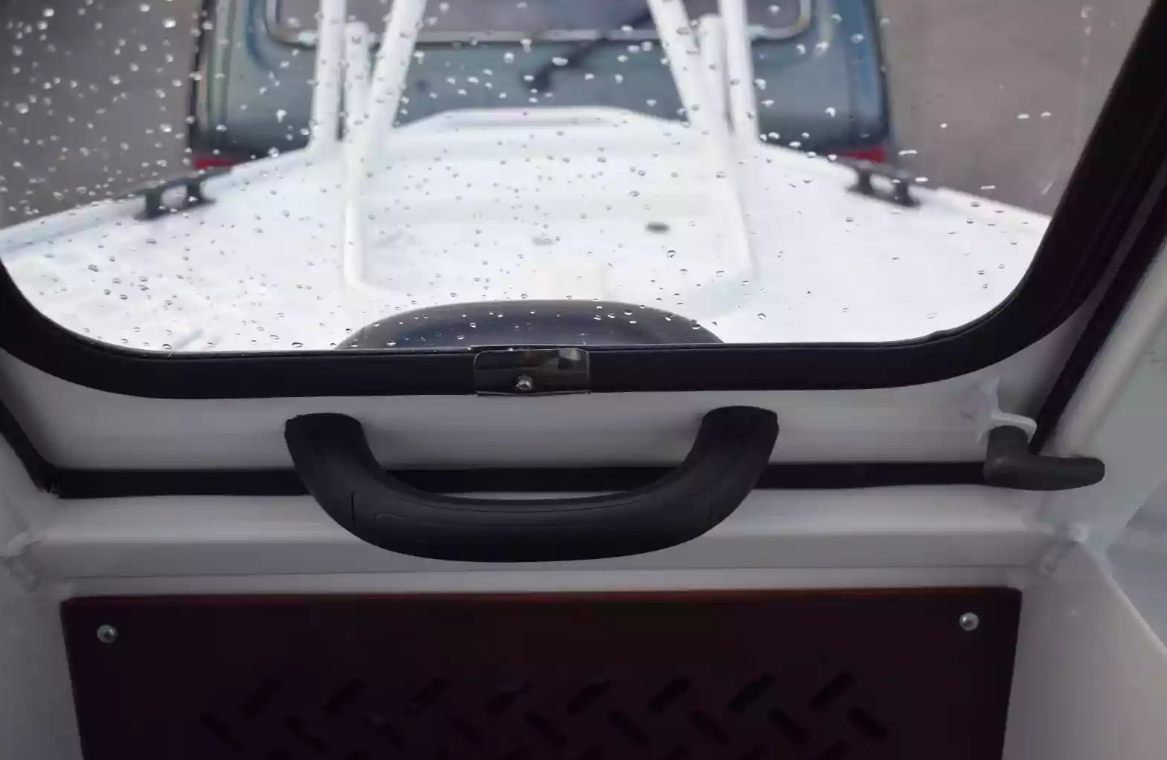 Алюминиевый катер Неман-500 (закрытая рубка) в Санкт-Петербурге