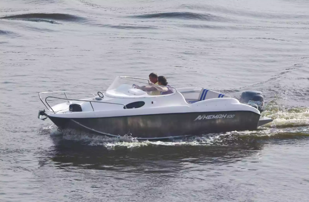 Комбинированный катер Neman-530 с каютой в Санкт-Петербурге