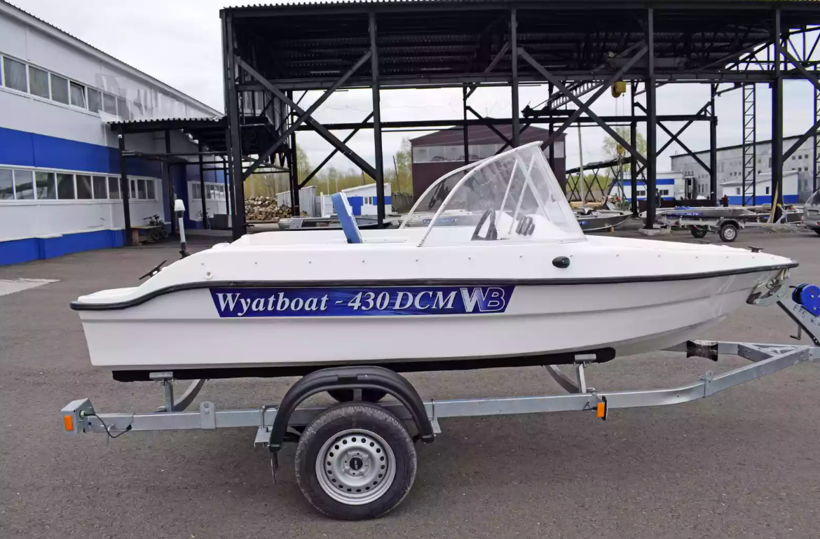 Стеклопластиковый катер Wyatboat-430DCМ (килевая) в Санкт-Петербурге