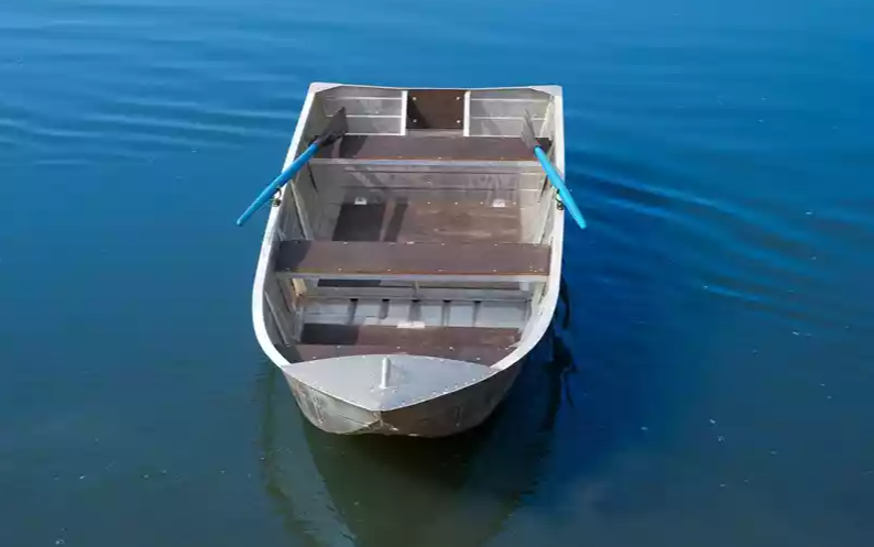 Алюминиевая лодка Вятка-Профи 37 в Санкт-Петербурге