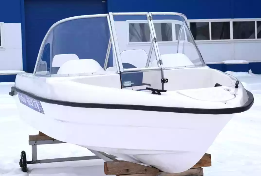 Стеклопластиковый катер Wyatboat-430DCМ (килевая) в Санкт-Петербурге