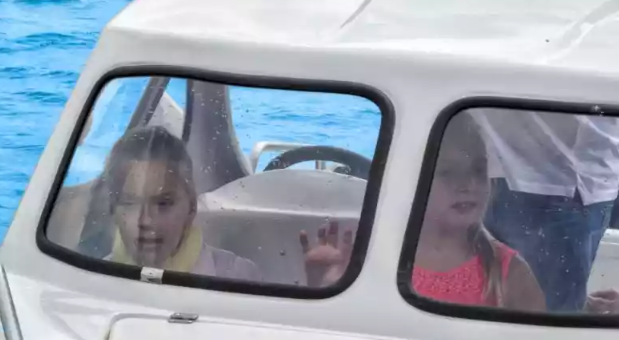 Стеклопластиковый катер Wyatboat-3 П (полурубка) в Санкт-Петербурге