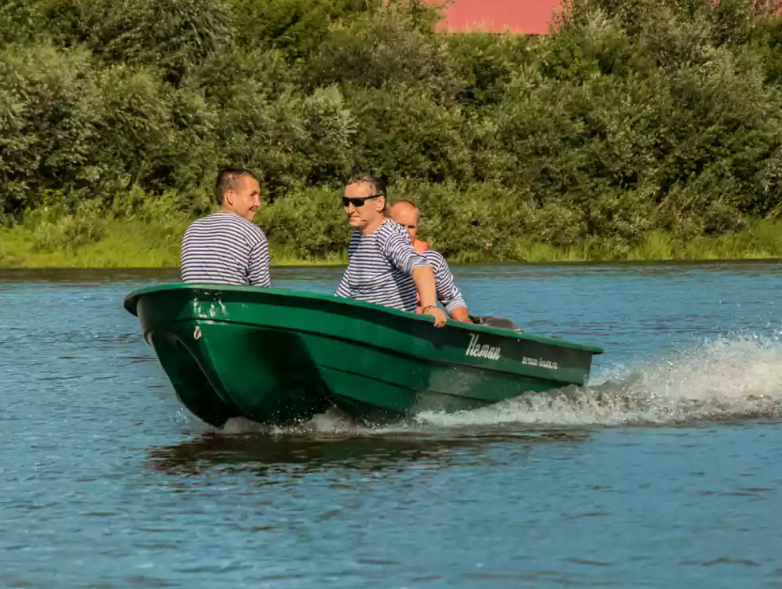 Стеклопластиковая лодка Neman-340 (тримаран) в Санкт-Петербурге