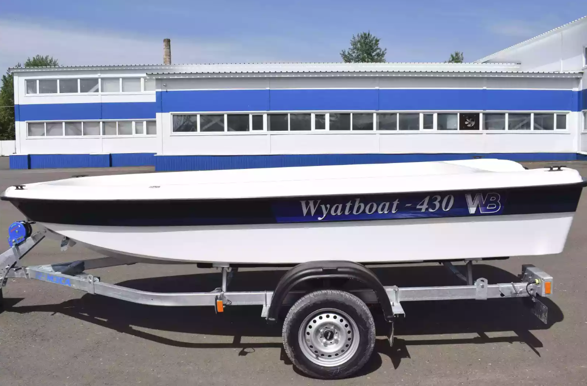 Стеклопластиковая лодка Wyatboat 430 тримаран в Санкт-Петербурге