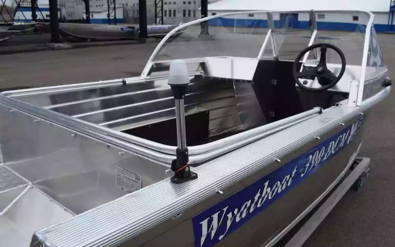 Алюминиевый катер Wyatboat-390 DCM Увеличенный борт в Санкт-Петербурге