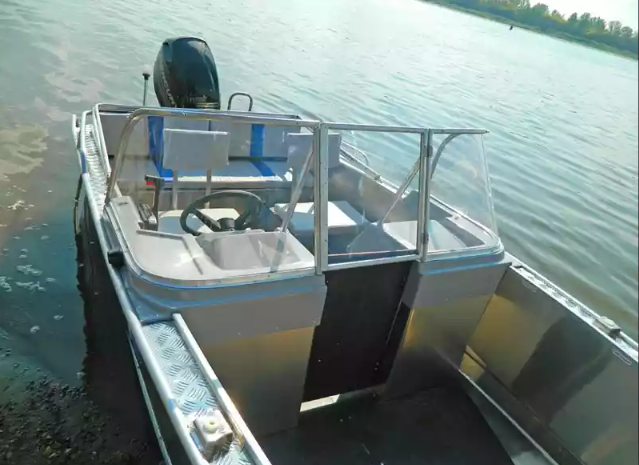 Алюминиевый катер Wyatboat-490 DCM в Санкт-Петербурге