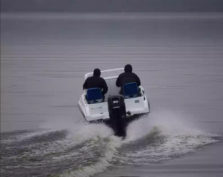 Комбинированный катер Neman-500 с каютой в Санкт-Петербурге