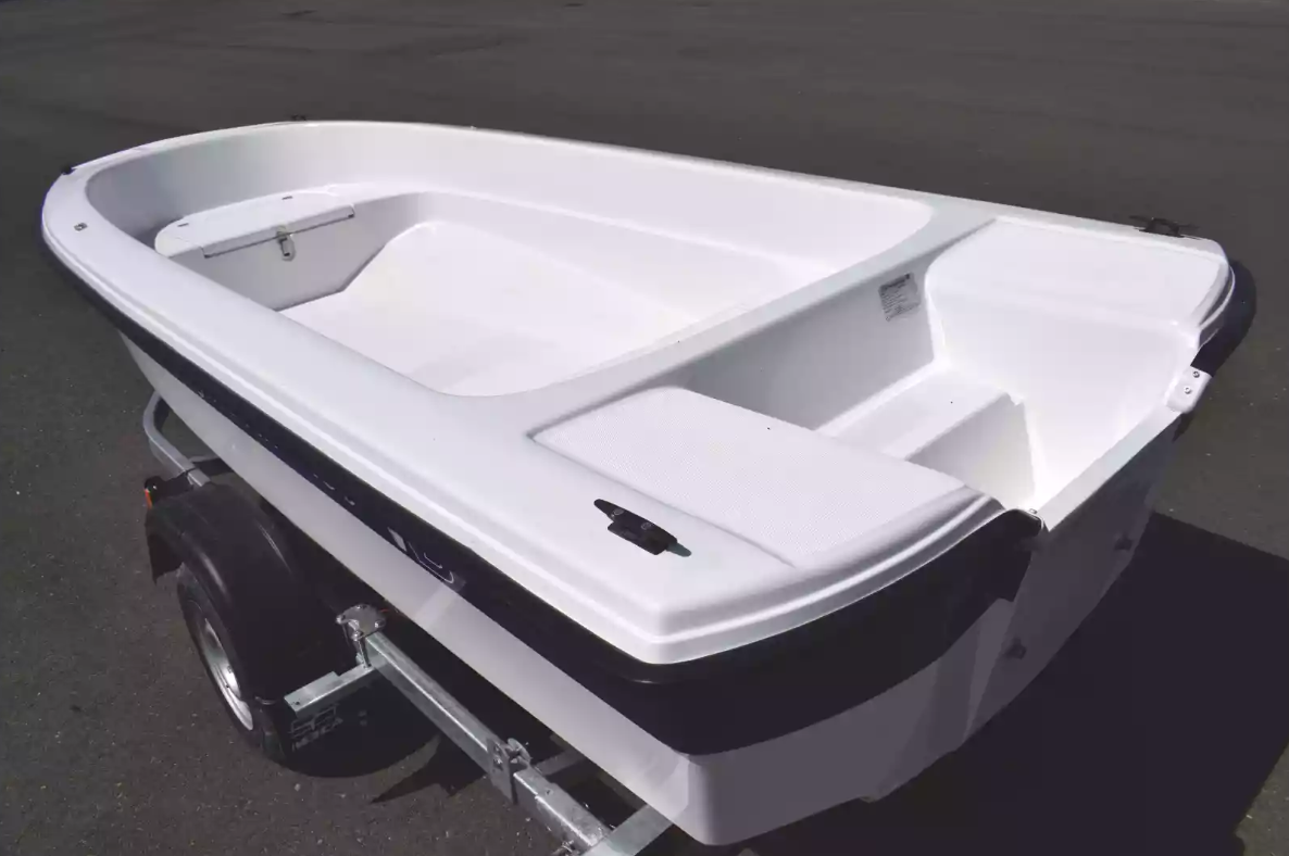 Стеклопластиковая лодка Wyatboat 430 тримаран в Санкт-Петербурге