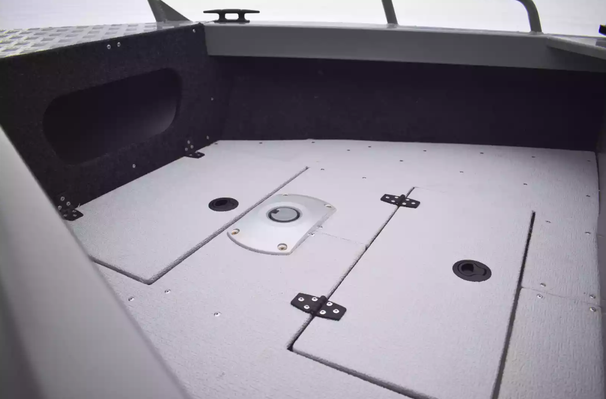 Алюминиевый катер Неман 550 DC в Санкт-Петербурге