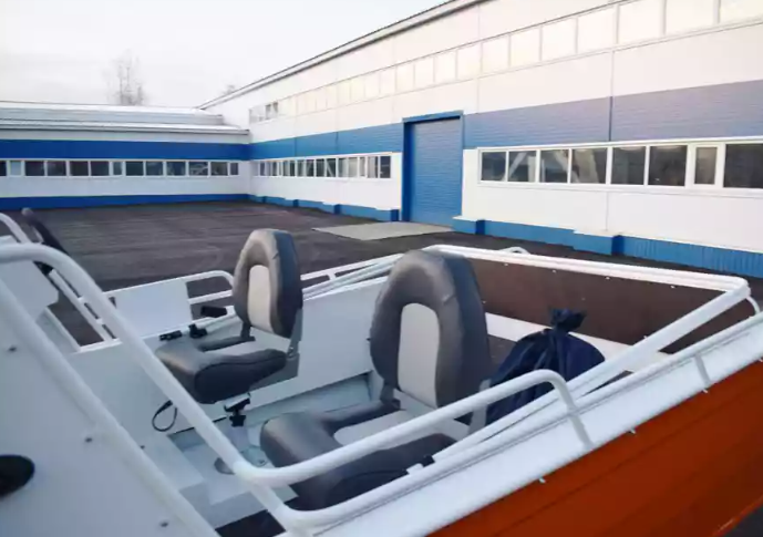 Алюминиевый катер Неман-500 (каютный) в Санкт-Петербурге