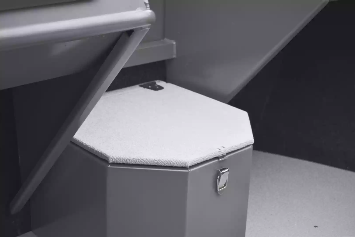 Алюминиевый катер Неман 550 DC в Санкт-Петербурге