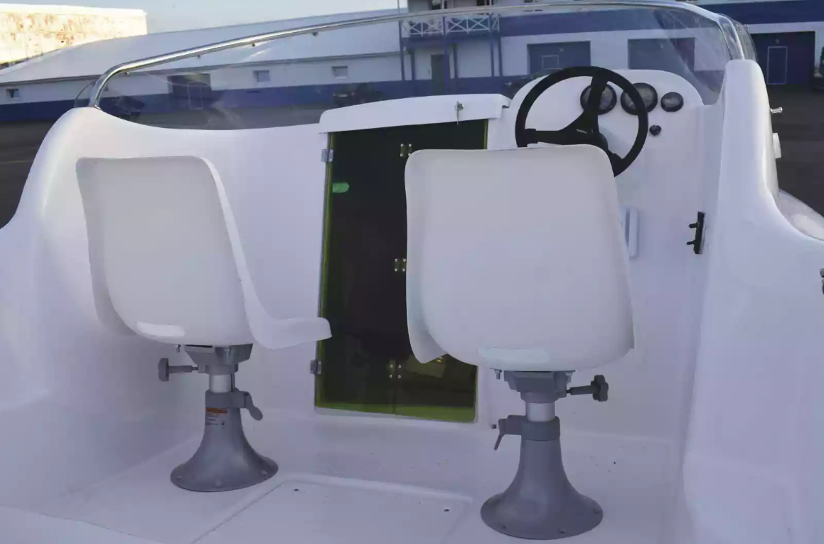 Комбинированный катер Neman-530 с каютой в Санкт-Петербурге