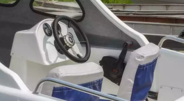 Стеклопластиковый катер Wyatboat-3 П (полурубка) в Санкт-Петербурге