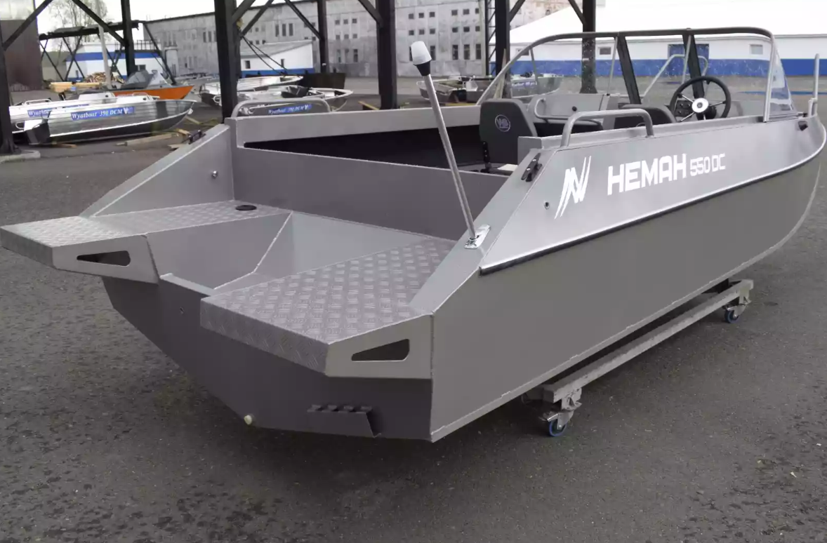 Алюминиевый катер Неман 550 DC в Санкт-Петербурге