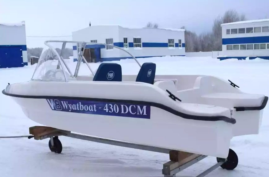 Стеклопластиковый катер Wyatboat-430DCМ (килевая) в Санкт-Петербурге