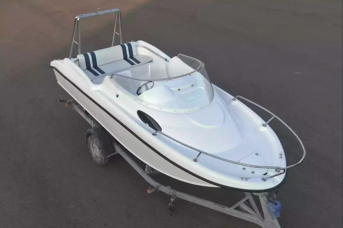 Комбинированный катер Neman-530 с каютой в Санкт-Петербурге