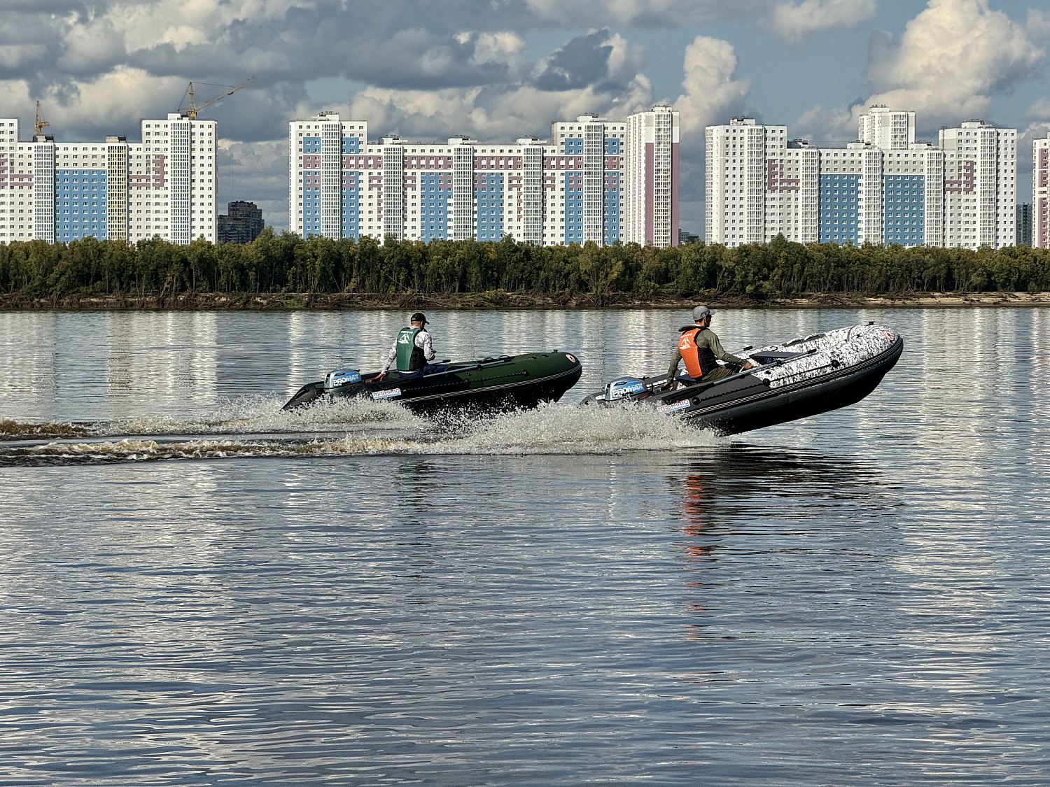 Лодка MISHIMO BIG FLOOR 440 в Санкт-Петербурге